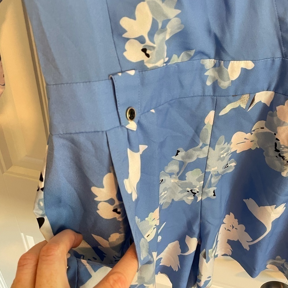Yumi Kim blue floral spring romper size small - Picture 5 of 9